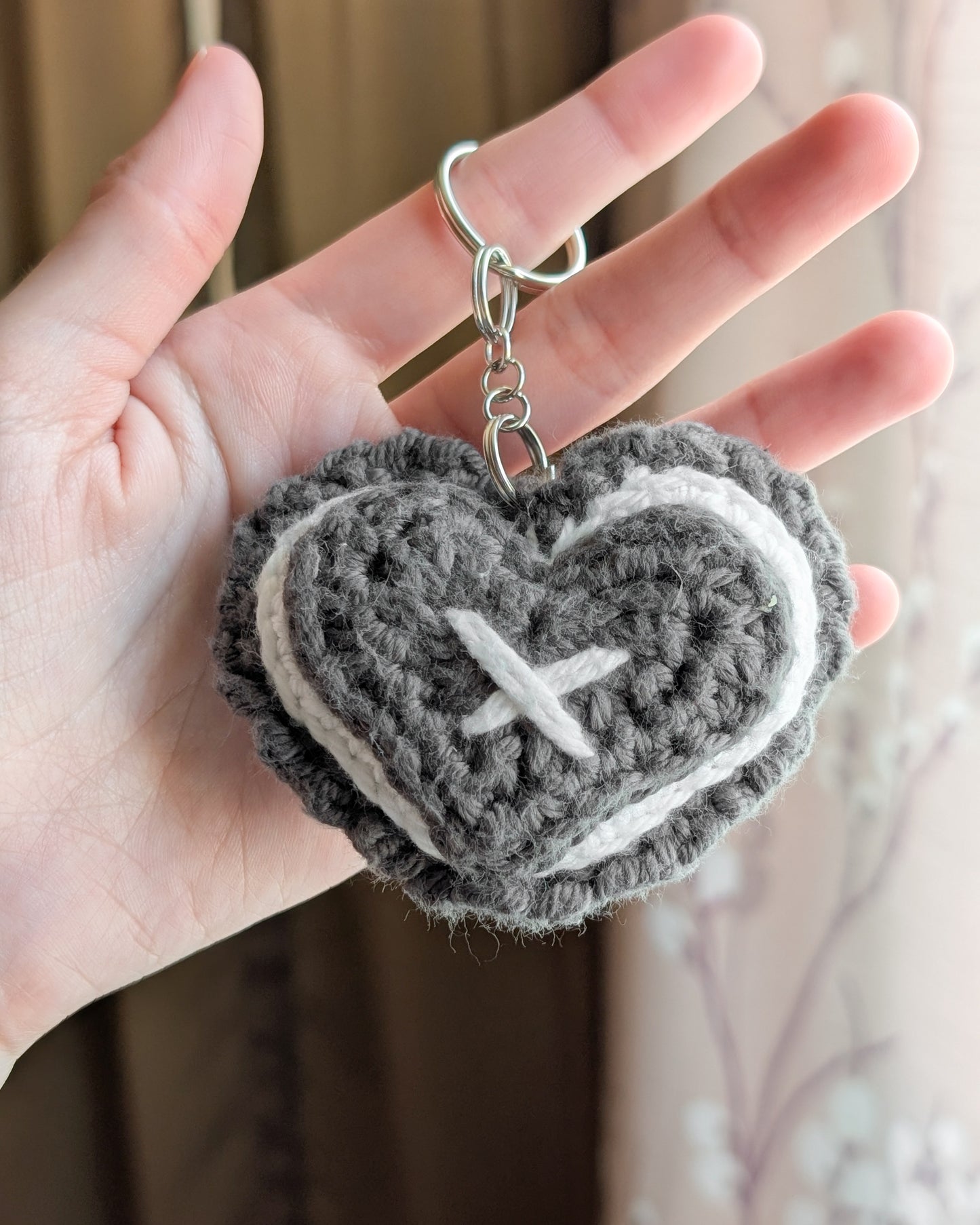 Ruffle Heart Keychain (White and Gray)